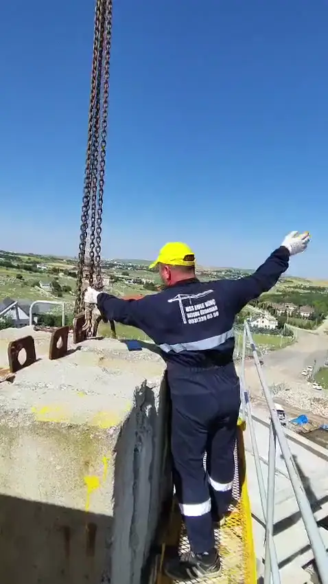 Kule vinç karşı ağırlık bloğu yerleştirme videosu