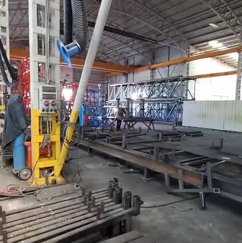 Sıfır kule vinç üretimi – fabrika üretim holü